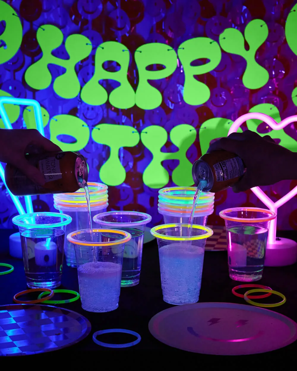 Rave Girl Glo Cups - 16 glow rimmed cups